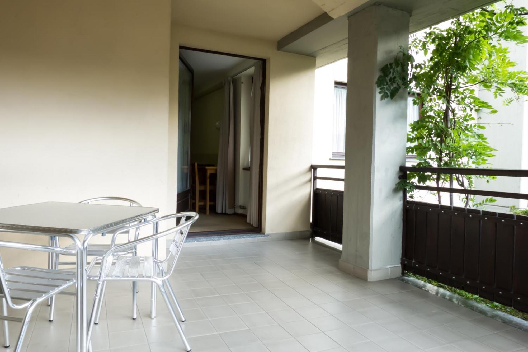 Hotel Valdotain Villeneuve Zewnętrze zdjęcie