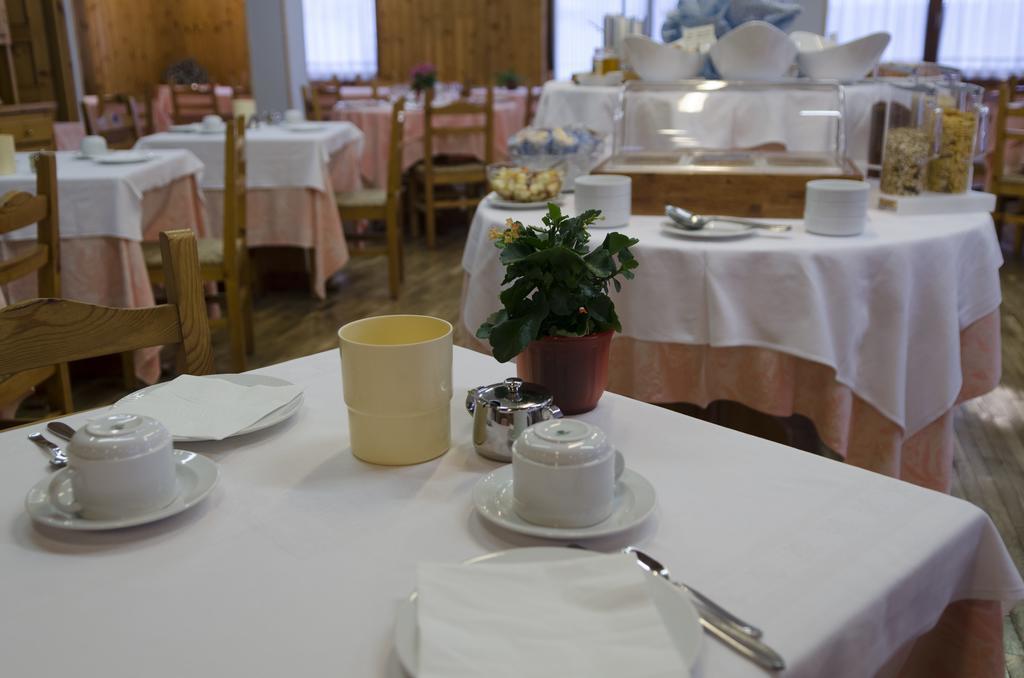 Hotel Valdotain Villeneuve Zewnętrze zdjęcie