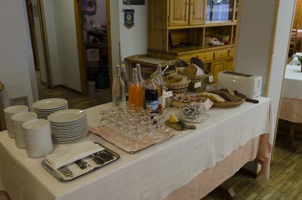 Hotel Valdotain Villeneuve Zewnętrze zdjęcie