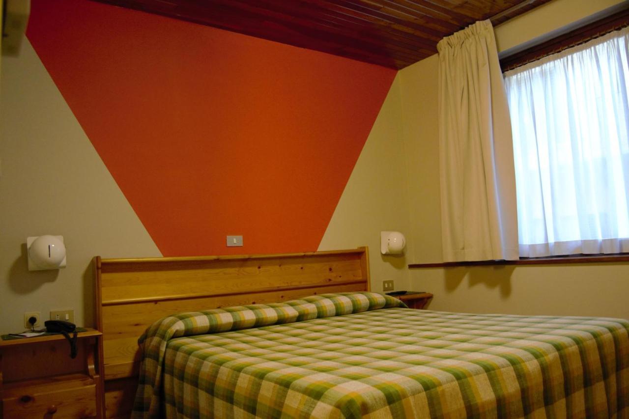Hotel Valdotain Villeneuve Zewnętrze zdjęcie